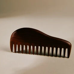 Ferm LIVING | Cairn Comb - Dark Brown 9 Ferm LIVING | Cairn Comb - Dark Brown -Home Product Store Earl of East Christmas Gifting For Beauty 44 1 FERMLIVING CAIRNCOMB DARKBROWN 1