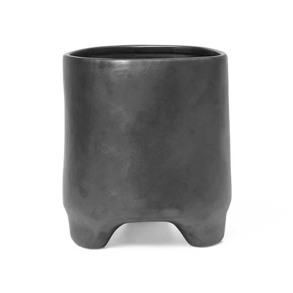 Ferm LIVING | Esca Plant Pot - Medium - Black 3 Ferm LIVING | Esca Plant Pot - Medium - Black
