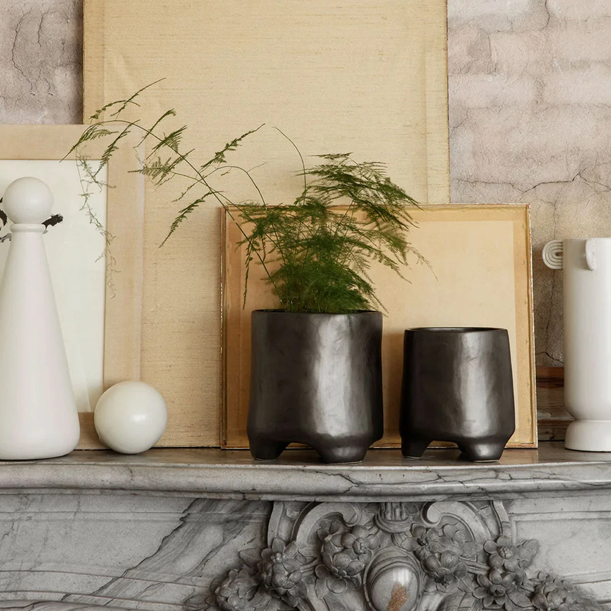 Ferm LIVING | Esca Plant Pot - Medium - Black 5 Ferm LIVING | Esca Plant Pot - Medium - Black - Image 3