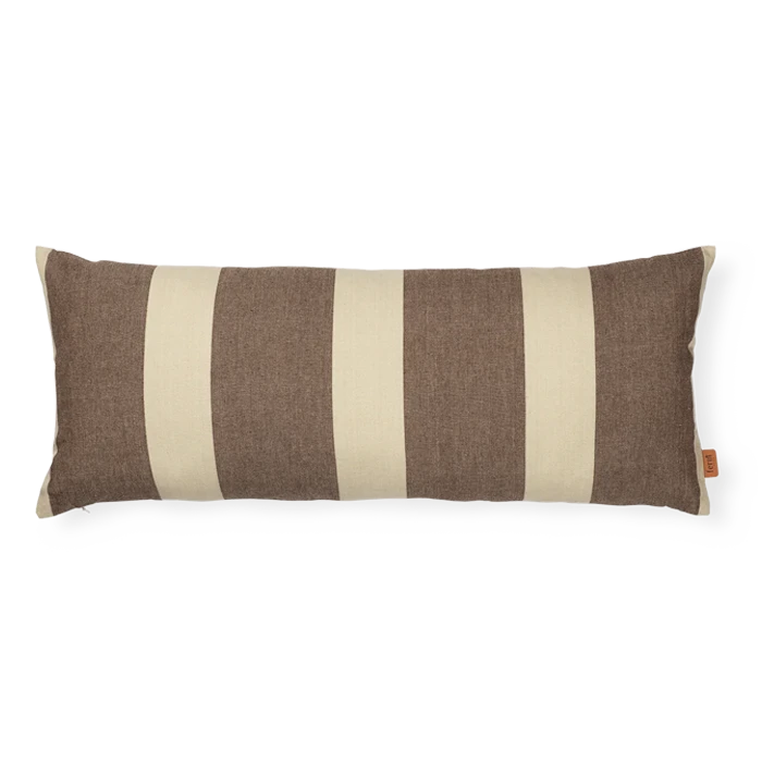 Ferm LIVING | Strand Outdoor Cushion - Rectangle - Carob Brown/Parchment 3 Ferm LIVING | Strand Outdoor Cushion - Rectangle - Carob Brown/Parchment